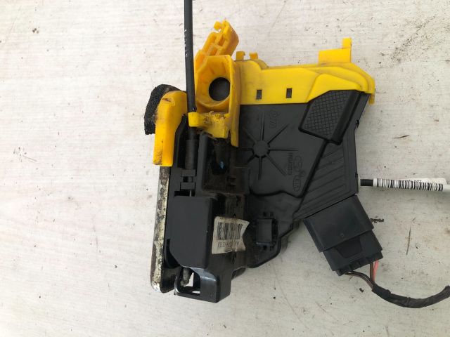 bontott KIA CEED Jobb első Ajtózár