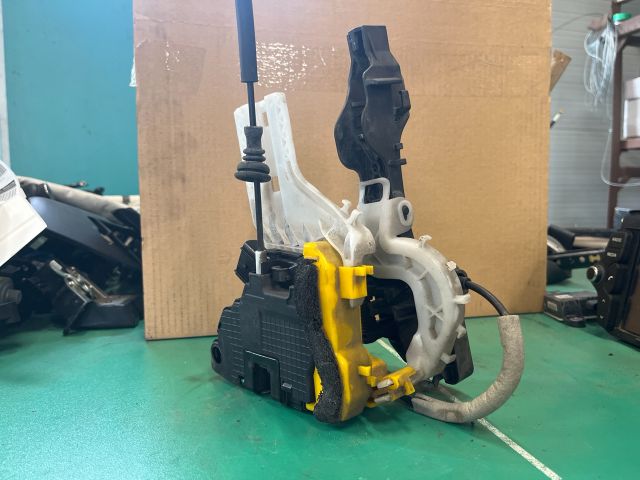 bontott KIA CEED Jobb első Ajtózár