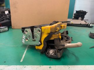 bontott KIA CEED Jobb első Ajtózár