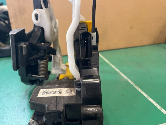 bontott KIA CEED Jobb első Ajtózár