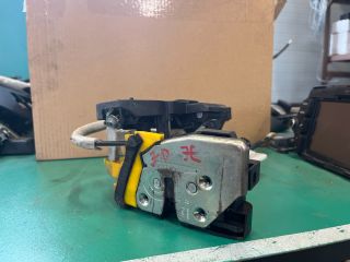 bontott KIA CEED Jobb első Ajtózár