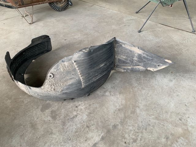 bontott KIA CEED Jobb első Dobbetét (Kerékjárati, Műanyag)