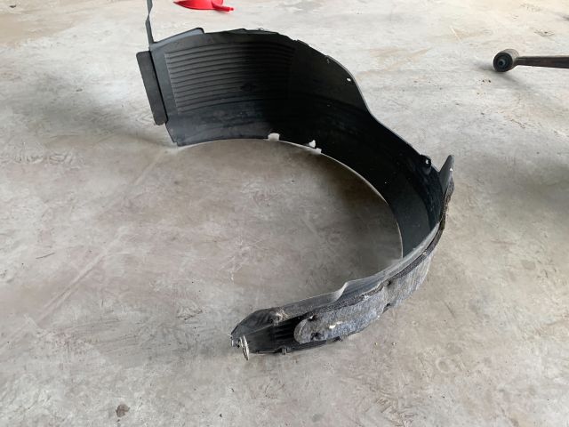 bontott KIA CEED Jobb első Dobbetét (Kerékjárati, Műanyag)