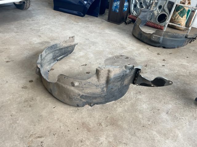 bontott KIA CEED Jobb első Dobbetét (Kerékjárati, Műanyag)