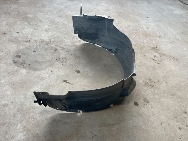 bontott KIA CEED Jobb első Dobbetét (Kerékjárati, Műanyag)