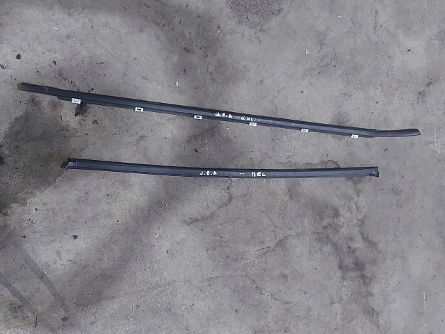 bontott KIA CEED Jobb első Gumikéder