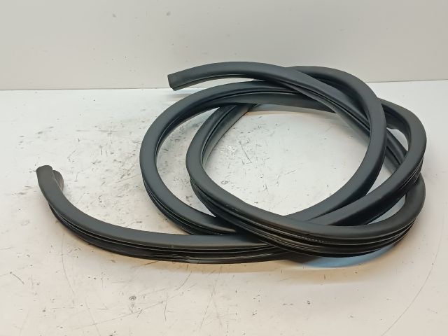 bontott KIA CEED Jobb első Gumikéder