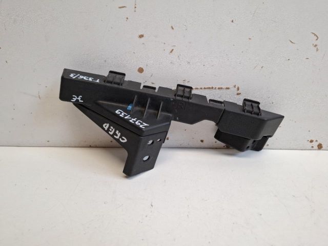 bontott KIA CEED Jobb első Lökhárító Tartó (Műanyag)