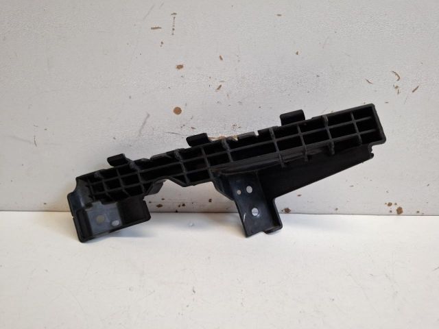 bontott KIA CEED Jobb első Lökhárító Tartó (Műanyag)