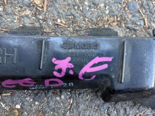 bontott KIA CEED Jobb első Oldal Lökhárító Tartó (Műanyag)