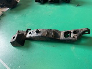 bontott KIA CEED Jobb első Oldal Lökhárító Tartó (Műanyag)