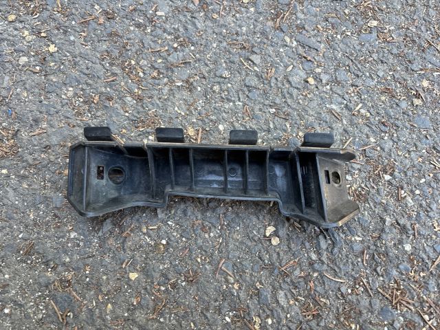 bontott KIA CEED Jobb első Oldal Lökhárító Tartó (Műanyag)