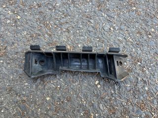 bontott KIA CEED Jobb első Oldal Lökhárító Tartó (Műanyag)