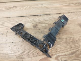 bontott KIA CEED Jobb első Oldal Lökhárító Tartó (Műanyag)