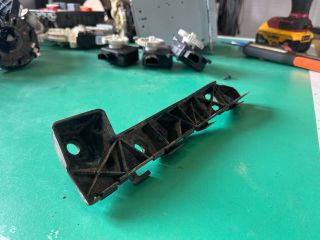 bontott KIA CEED Jobb első Oldal Lökhárító Tartó (Műanyag)