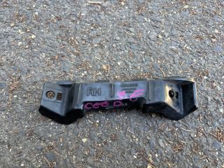 bontott KIA CEED Jobb első Oldal Lökhárító Tartó (Műanyag)