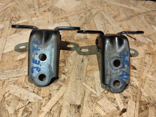 bontott KIA CEED Jobb első Zsanér