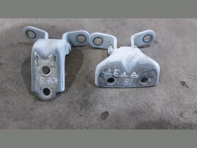 bontott KIA CEED Jobb első Zsanér