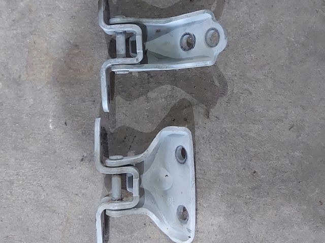 bontott KIA CEED Jobb első Zsanér