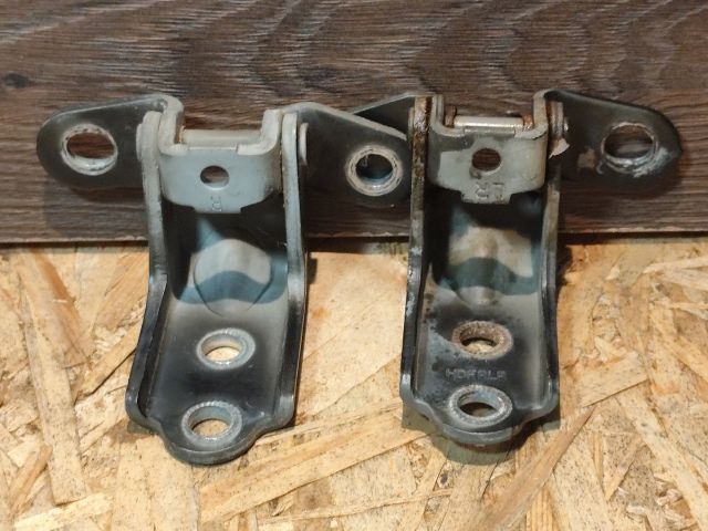 bontott KIA CEED Jobb első Zsanér