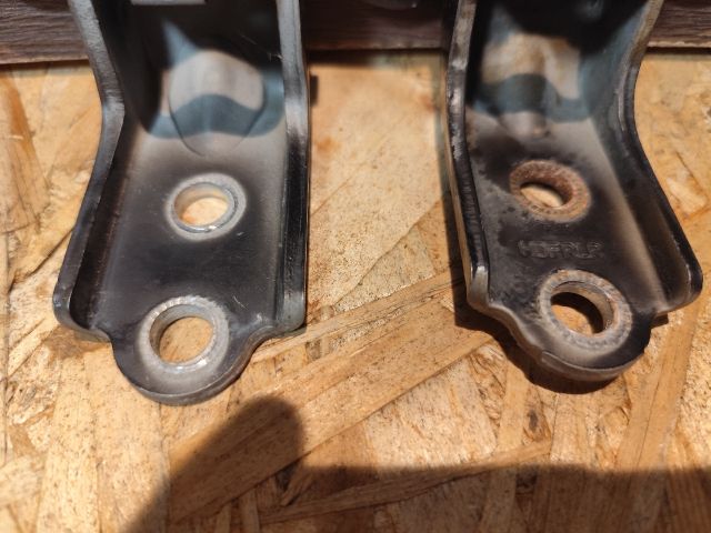 bontott KIA CEED Jobb első Zsanér