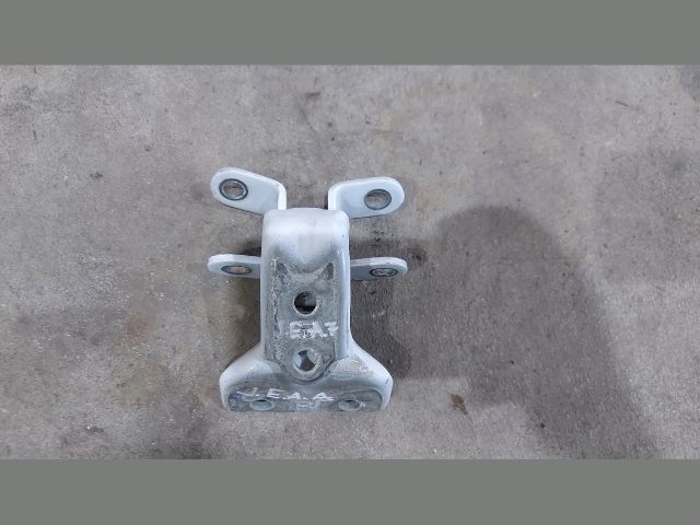 bontott KIA CEED Jobb első Zsanér