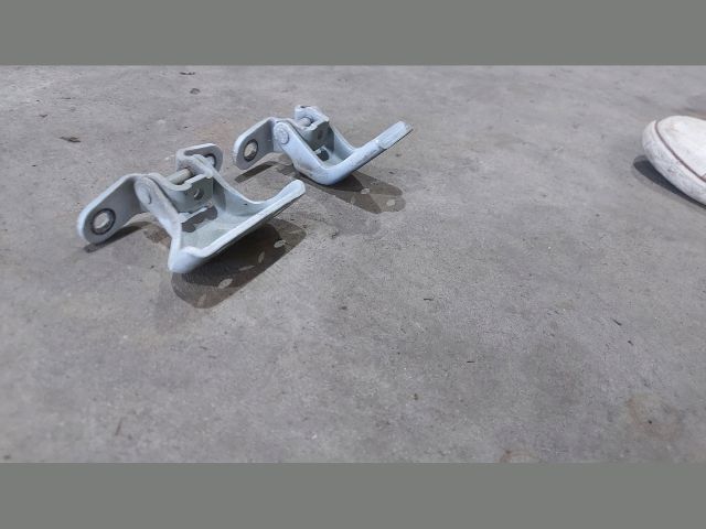 bontott KIA CEED Jobb első Zsanér