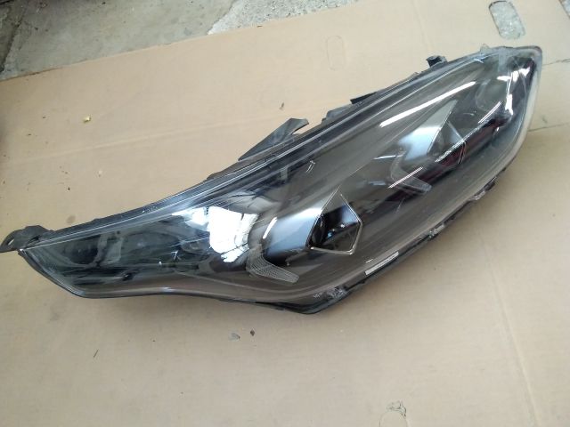 bontott KIA CEED Jobb Fényszóró