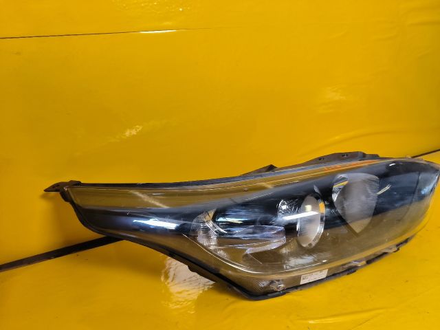 bontott KIA CEED Jobb Fényszóró