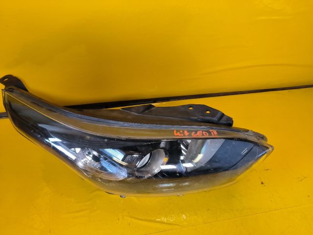 bontott KIA CEED Jobb Fényszóró