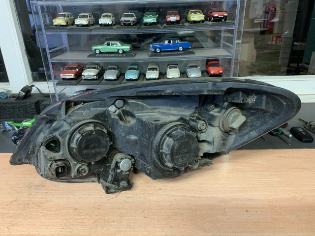 bontott KIA CEED Jobb Fényszóró