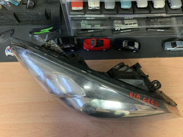 bontott KIA CEED Jobb Fényszóró