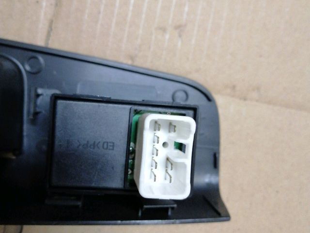 bontott KIA CEED Jobb hátsó Ablakemelő Kapcsoló