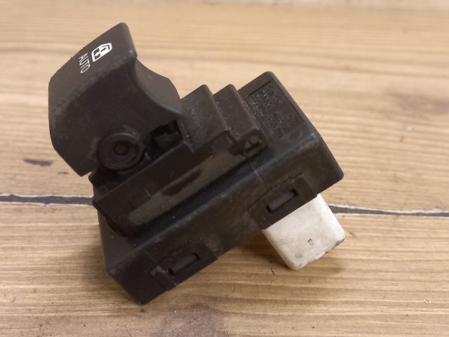 bontott KIA CEED Jobb hátsó Ablakemelő Kapcsoló