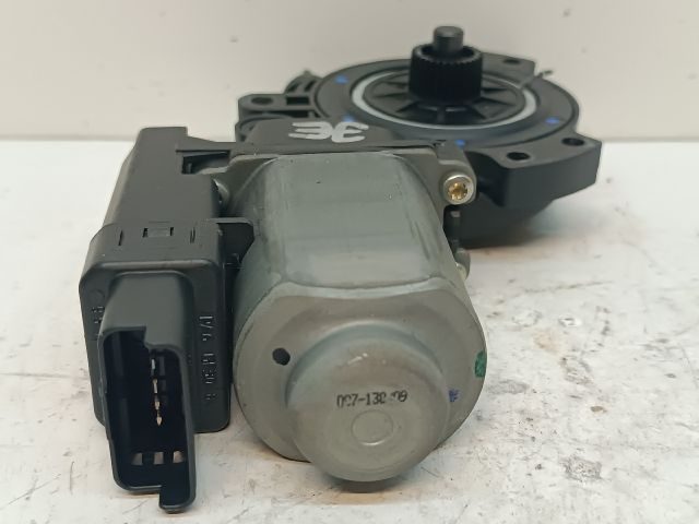 bontott KIA CEED Jobb hátsó Ablakemelő Motor