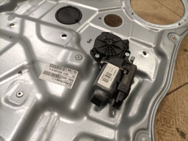bontott KIA CEED Jobb hátsó Ablakemelő Szerkezet (Elektromos)