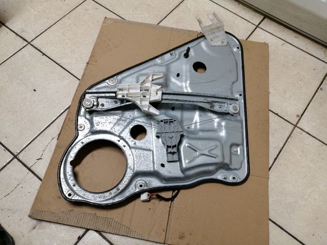 bontott KIA CEED Jobb hátsó Ablakemelő Szerkezet (Elektromos)