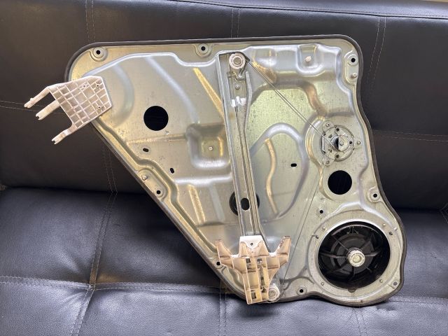 bontott KIA CEED Jobb hátsó Ablakemelő Szerkezet (Mechanikus)