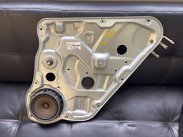 bontott KIA CEED Jobb hátsó Ablakemelő Szerkezet (Mechanikus)