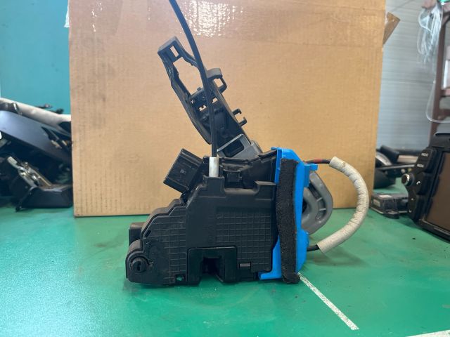 bontott KIA CEED Jobb hátsó Ajtózár