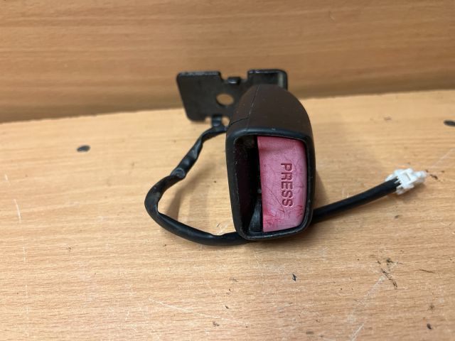 bontott KIA CEED Jobb hátsó Biztonsági Öv Csat