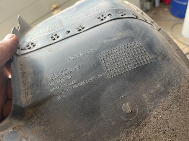 bontott KIA CEED Jobb hátsó Hátsó Dobbetét (Kerékjárati, Műanyag)