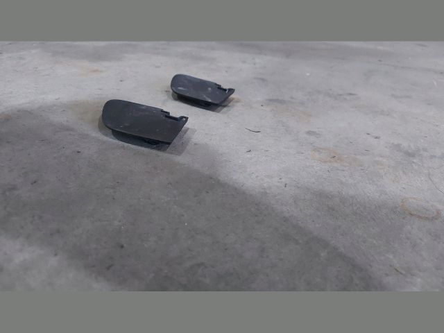 bontott KIA CEED Jobb hátsó Kilincs Burkolat