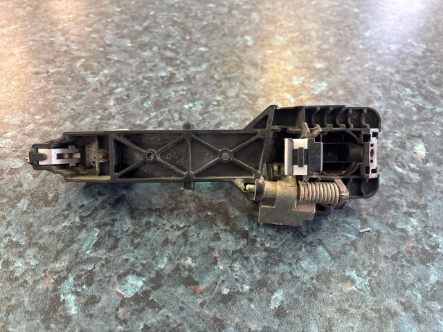 bontott KIA CEED Jobb hátsó Külső Kilincs