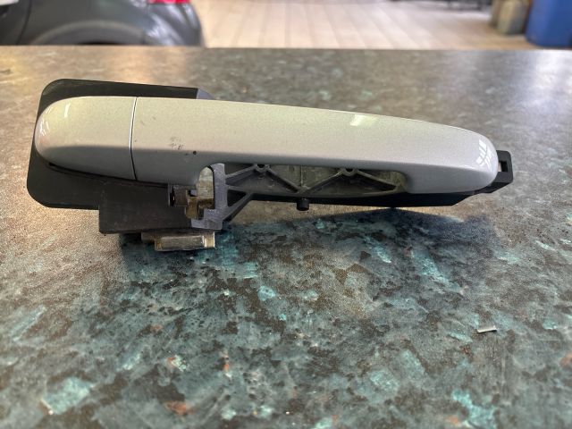 bontott KIA CEED Jobb hátsó Külső Kilincs