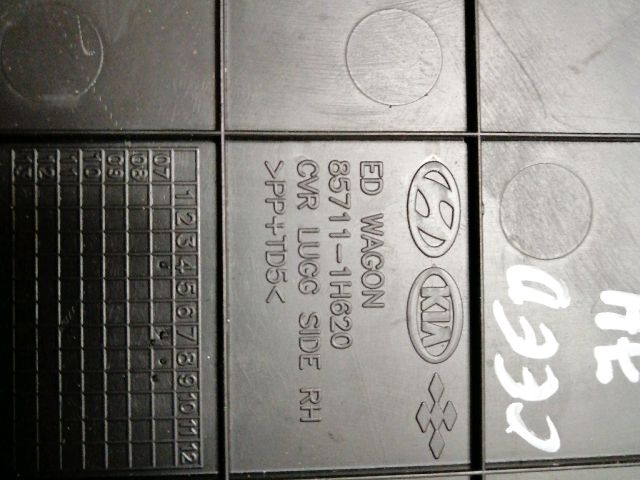 bontott KIA CEED Jobb hátsó Tároló Rekesz Fedél