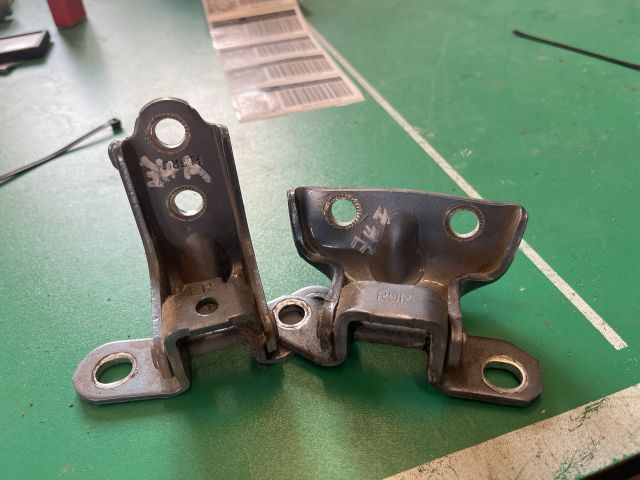 bontott KIA CEED Jobb hátsó Zsanér