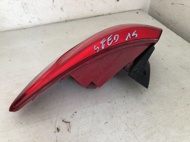 bontott KIA CEED Jobb Külső Hátsó Lámpa