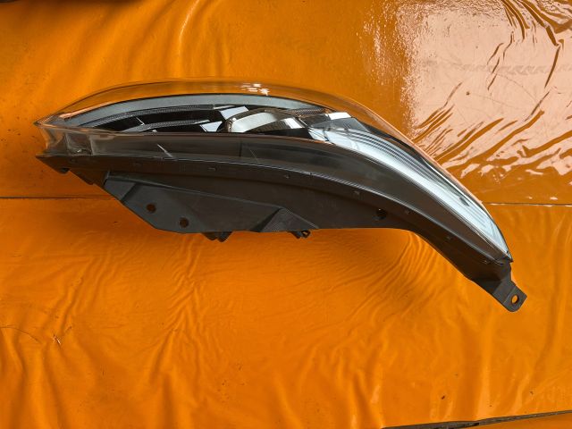 bontott KIA CEED Jobb Ledes Fényszóró