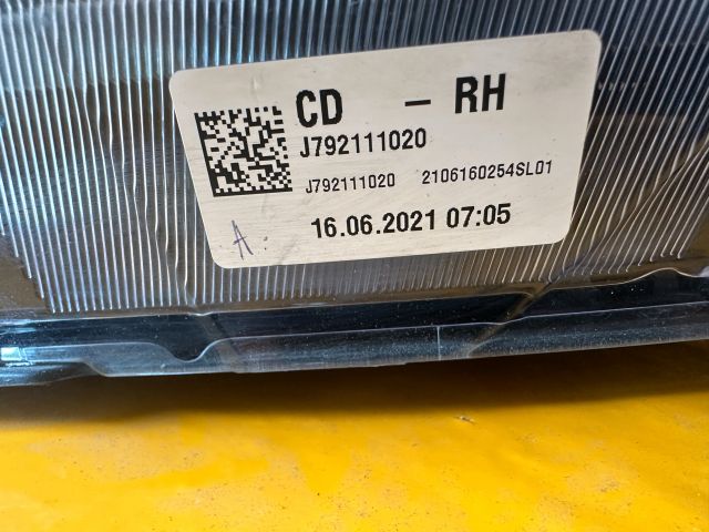 bontott KIA CEED Jobb Ledes Fényszóró